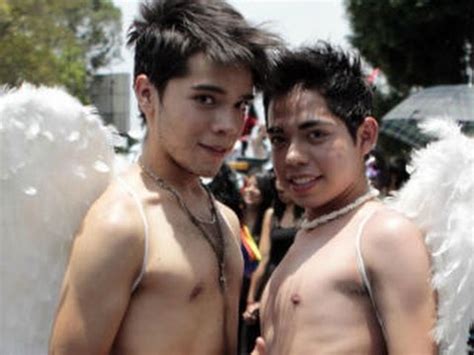 Bano publico gay mexicanos (42,316 results)Report. Bano publico gay mexicanos. (42,316 results) SEXO PUBLICO!! Se COGEN a COLEGIALA MEXICANA en el BAÑO de HOMBRES de un CENTRO COMERCIAL en CDMX. Alumnas Lesbianas Besándose Atrás de los Salones! 